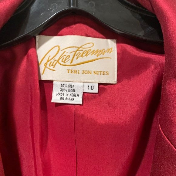 Dresses - Picture 4 of 9